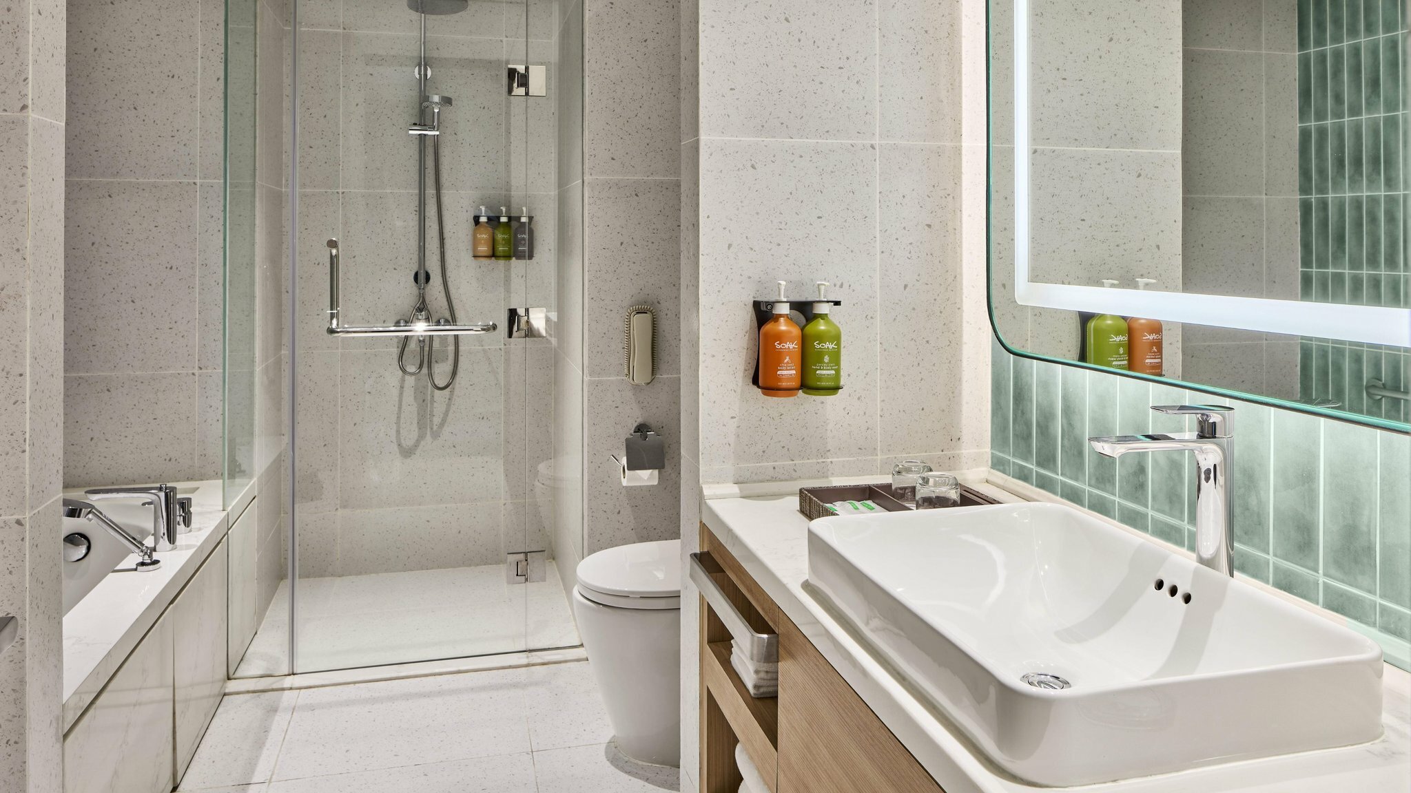 Фото Holiday Inn & Suites Makati, an Ihg Hotel