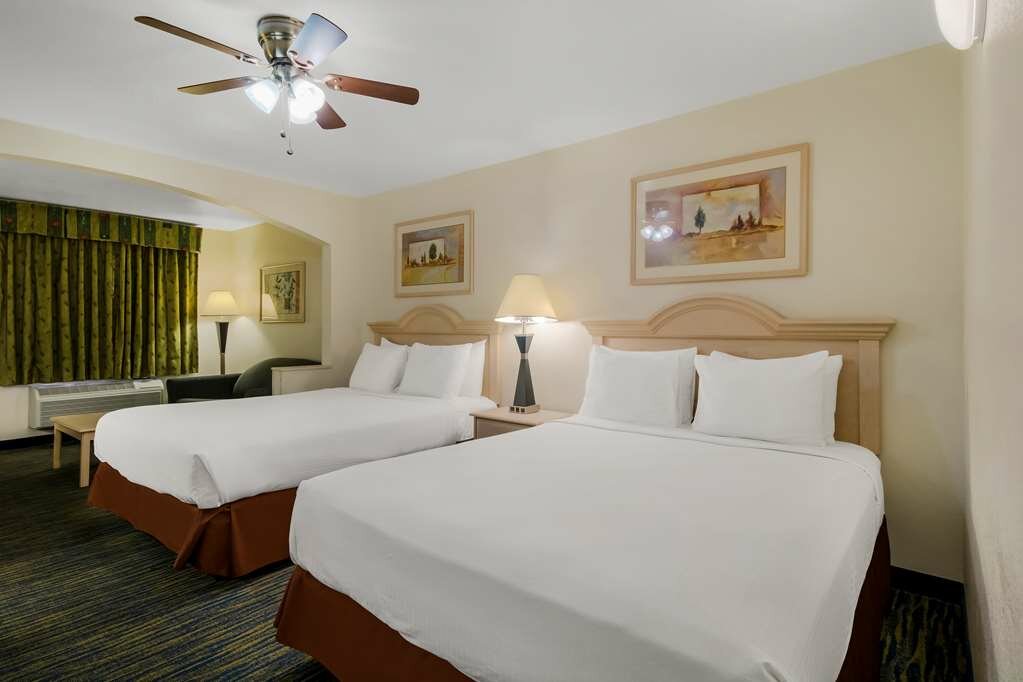 Фото SureStay Hotel by Best Western Falfurrias
