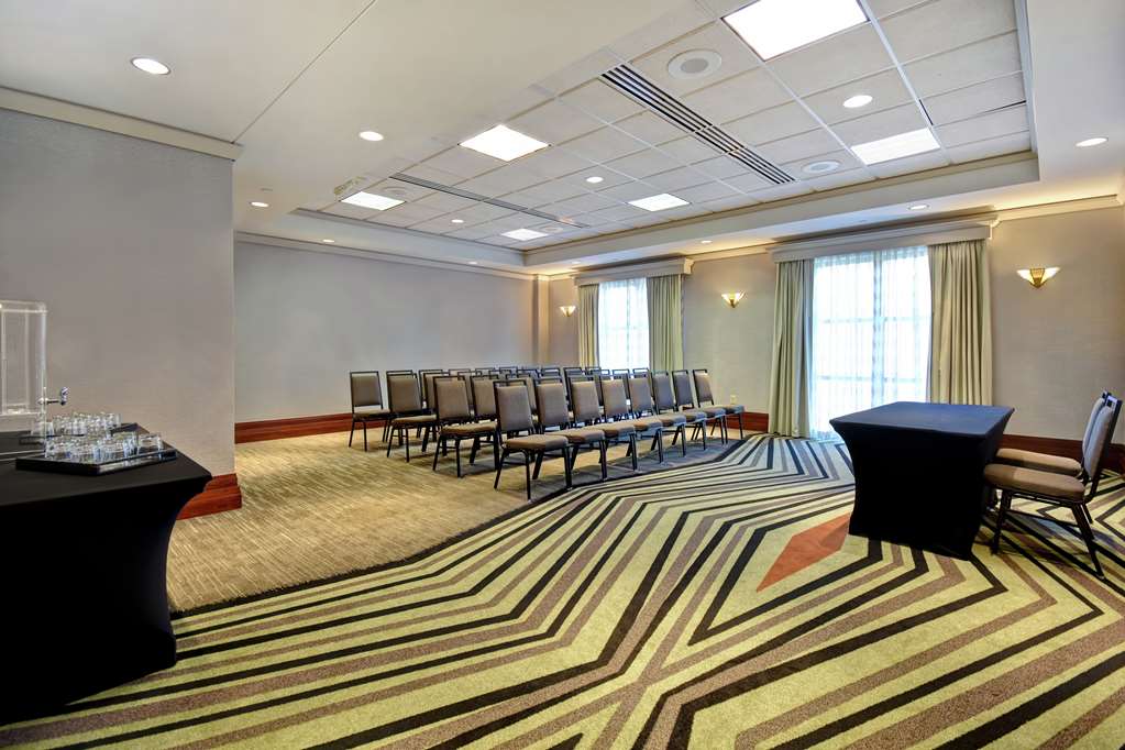Фото Embassy Suites Little Rock