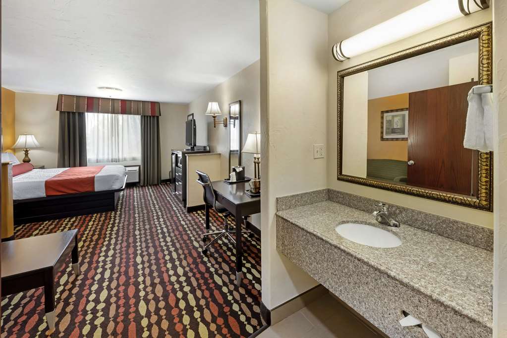 Фото Best Western Greentree Inn & Suites