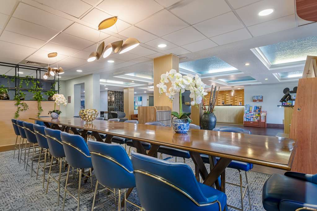 Фото Best Western Plus Universal Inn
