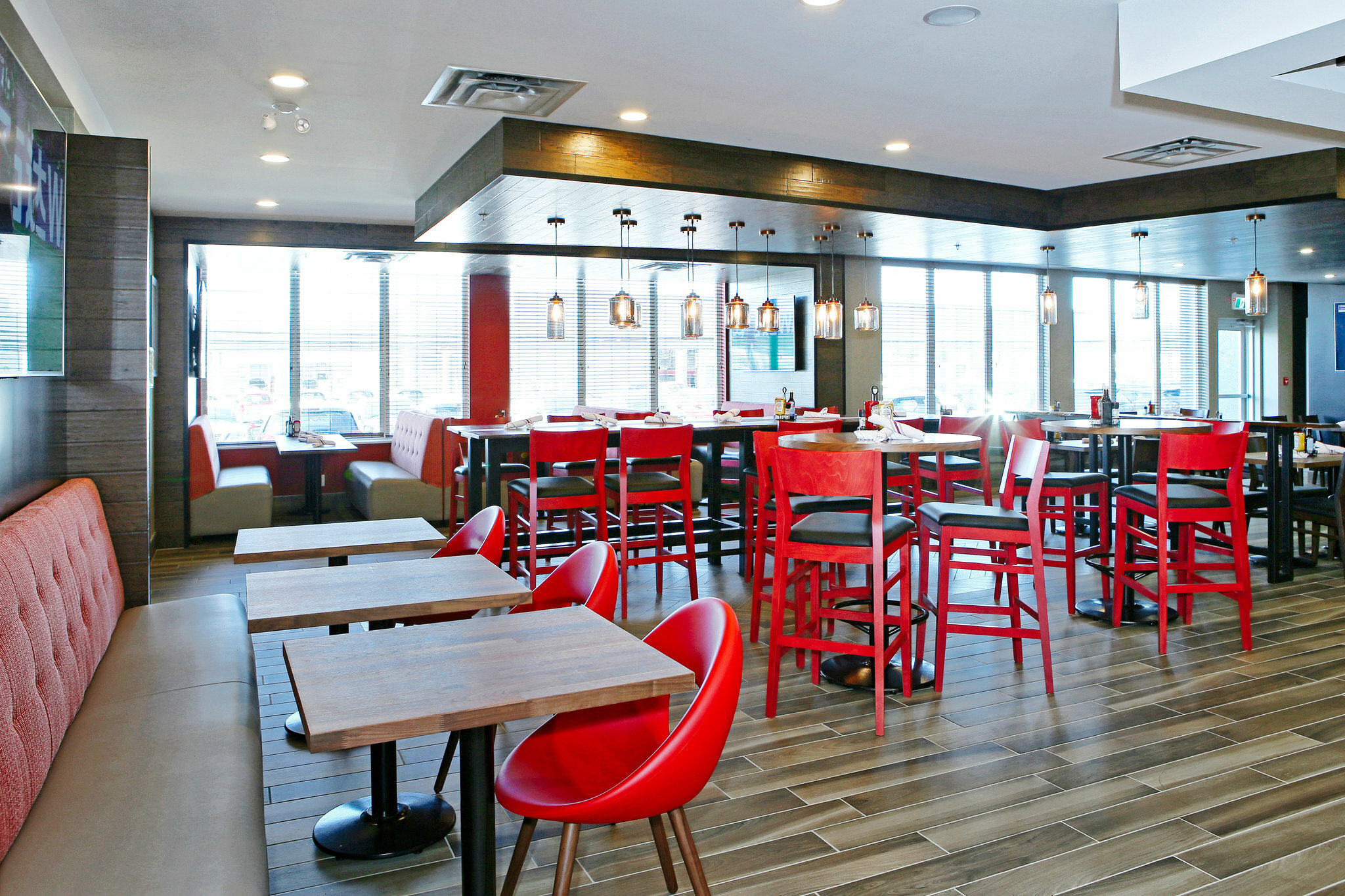 Фото Holiday Inn Hotel & Suites Calgary Airport North by IHG