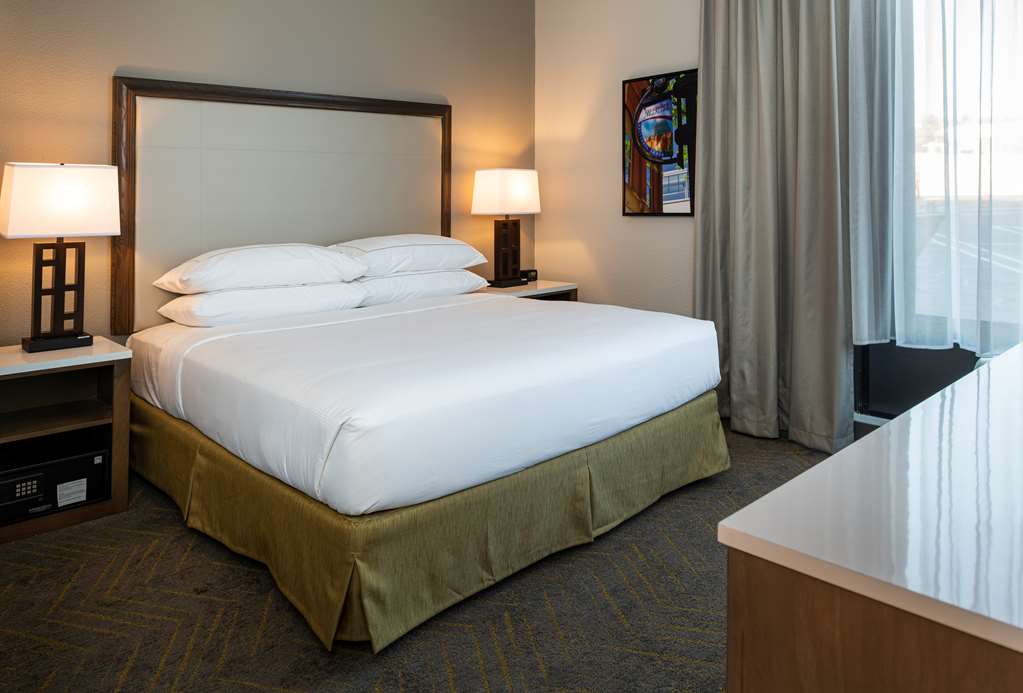 Фото DoubleTree by Hilton Madison East
