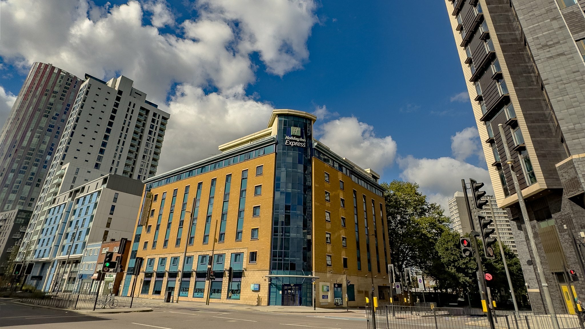 Фото Holiday Inn Express London - Stratford, an Ihg Hotel