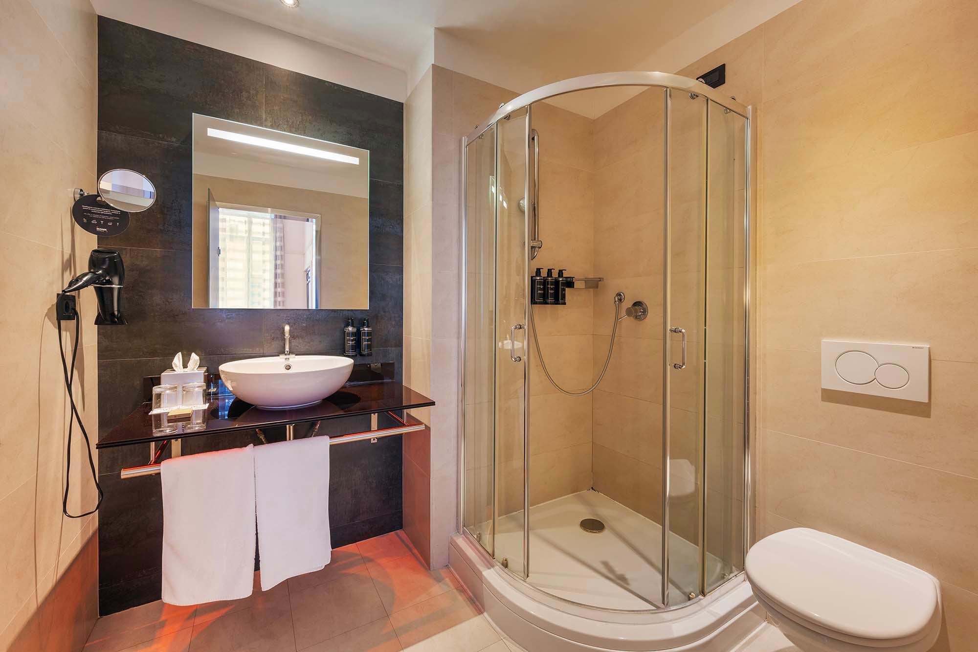 Фото Ikonik Parlament