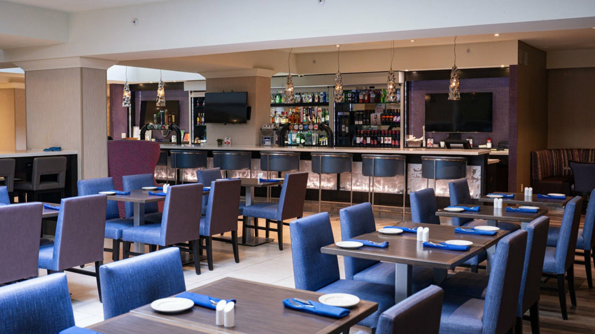 Фото Holiday Inn Toronto International Airport