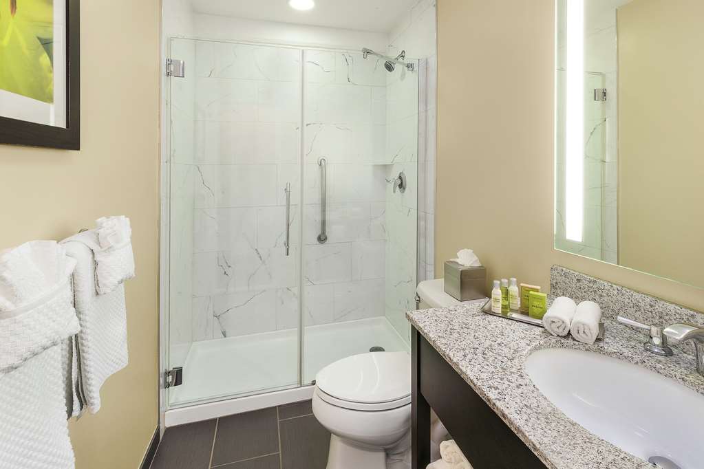 Фото Doubletree by Hilton Cape Cod - Hyannis