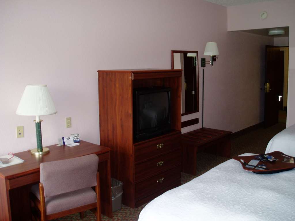 Фото Hampton Inn Spring Hill