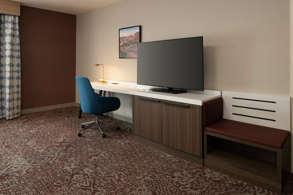 Фото Hilton Garden Inn Fontana