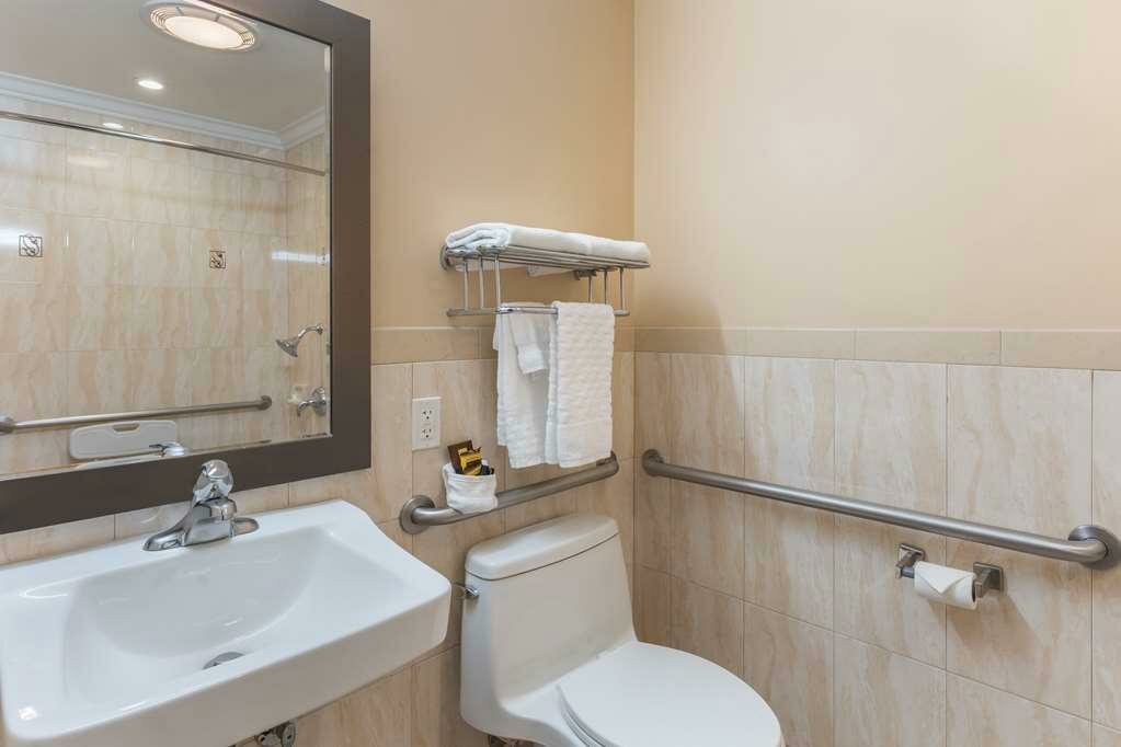 Фото Best Western Plus Airport Plaza