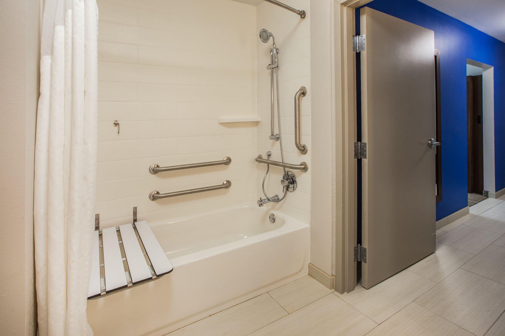 Фото Holiday Inn Express & Suites Austin Round Rock, an Ihg Hotel