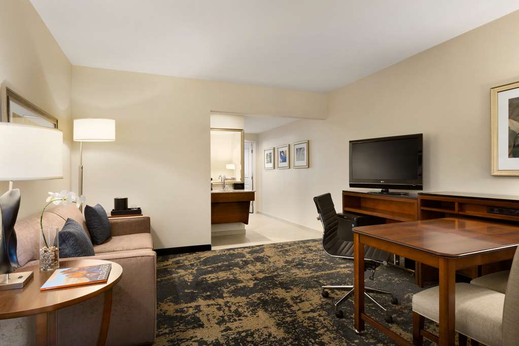 Фото Embassy Suites Denver-Downtown/Convention Center