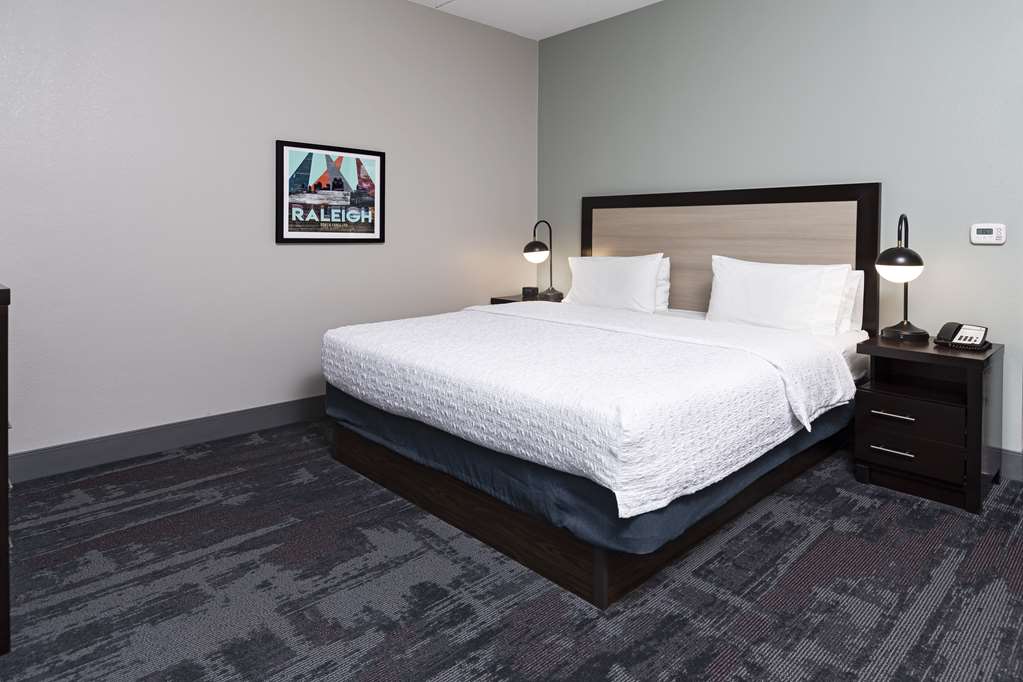 Фото Hampton Inn & Suites Raleigh Downtown