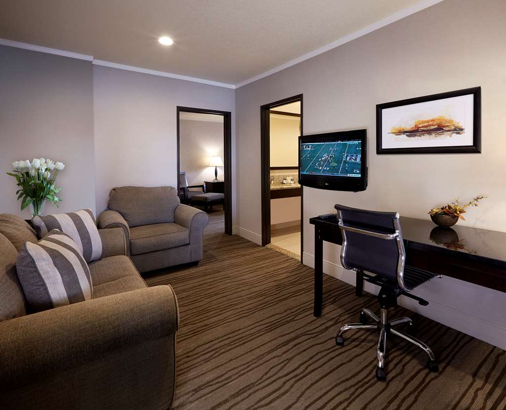 Фото DoubleTree by Hilton Claremont