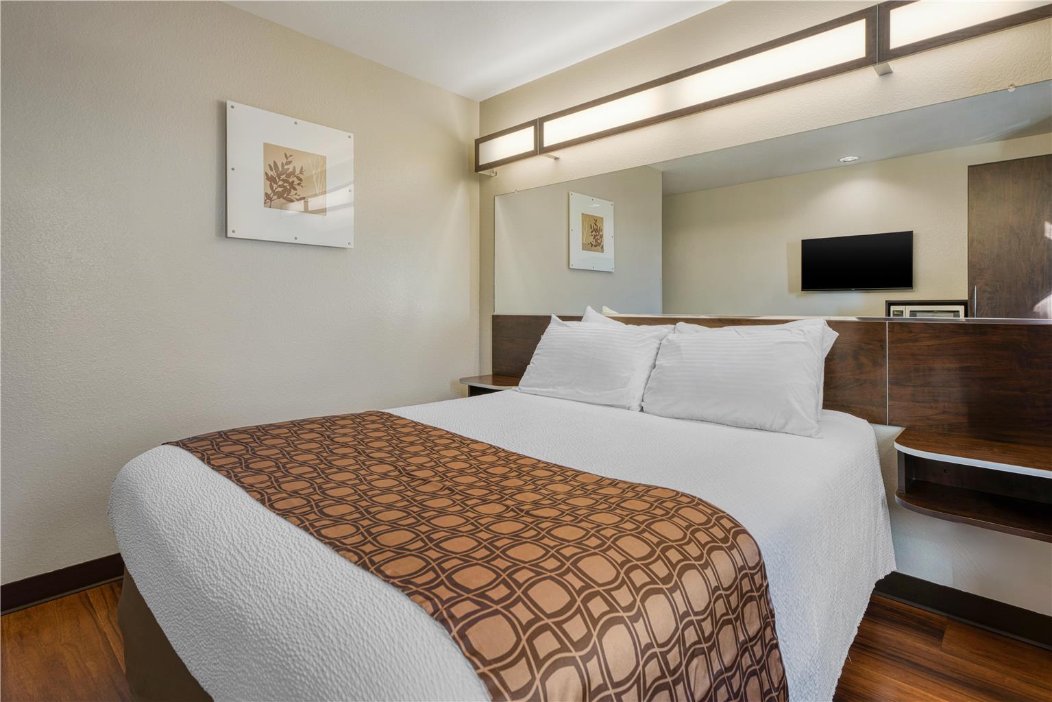 Фото SureStay Plus Hotel by Best Western Buckhannon