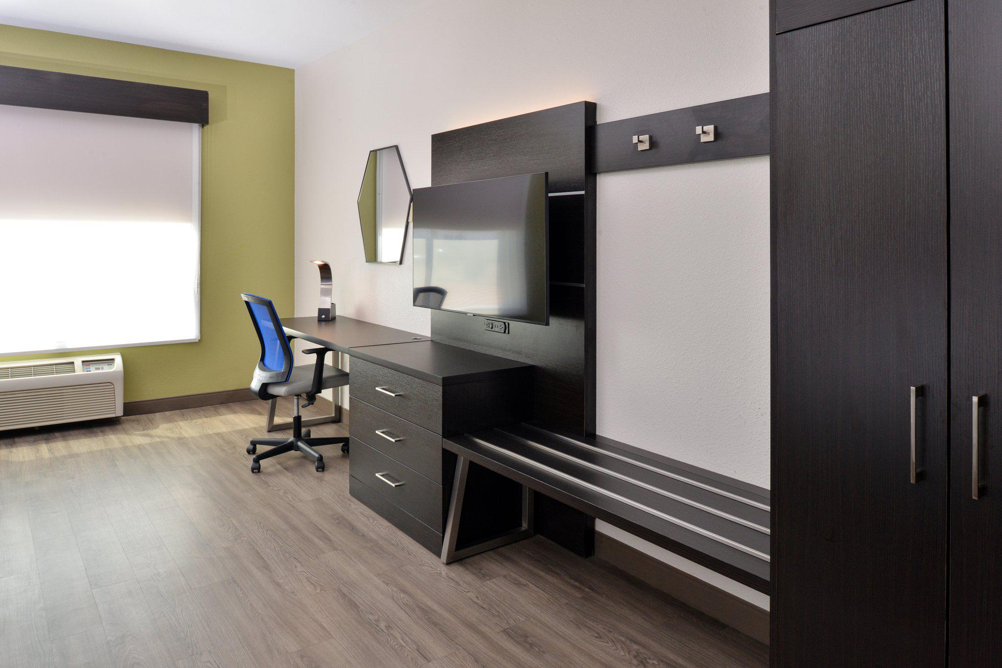 Фото Holiday Inn Express & Suites Carthage
