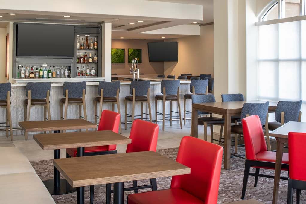 Фото Hilton Garden Inn Fontana