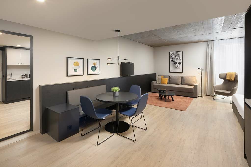 Фото Radisson Hotel & Suites Zurich 