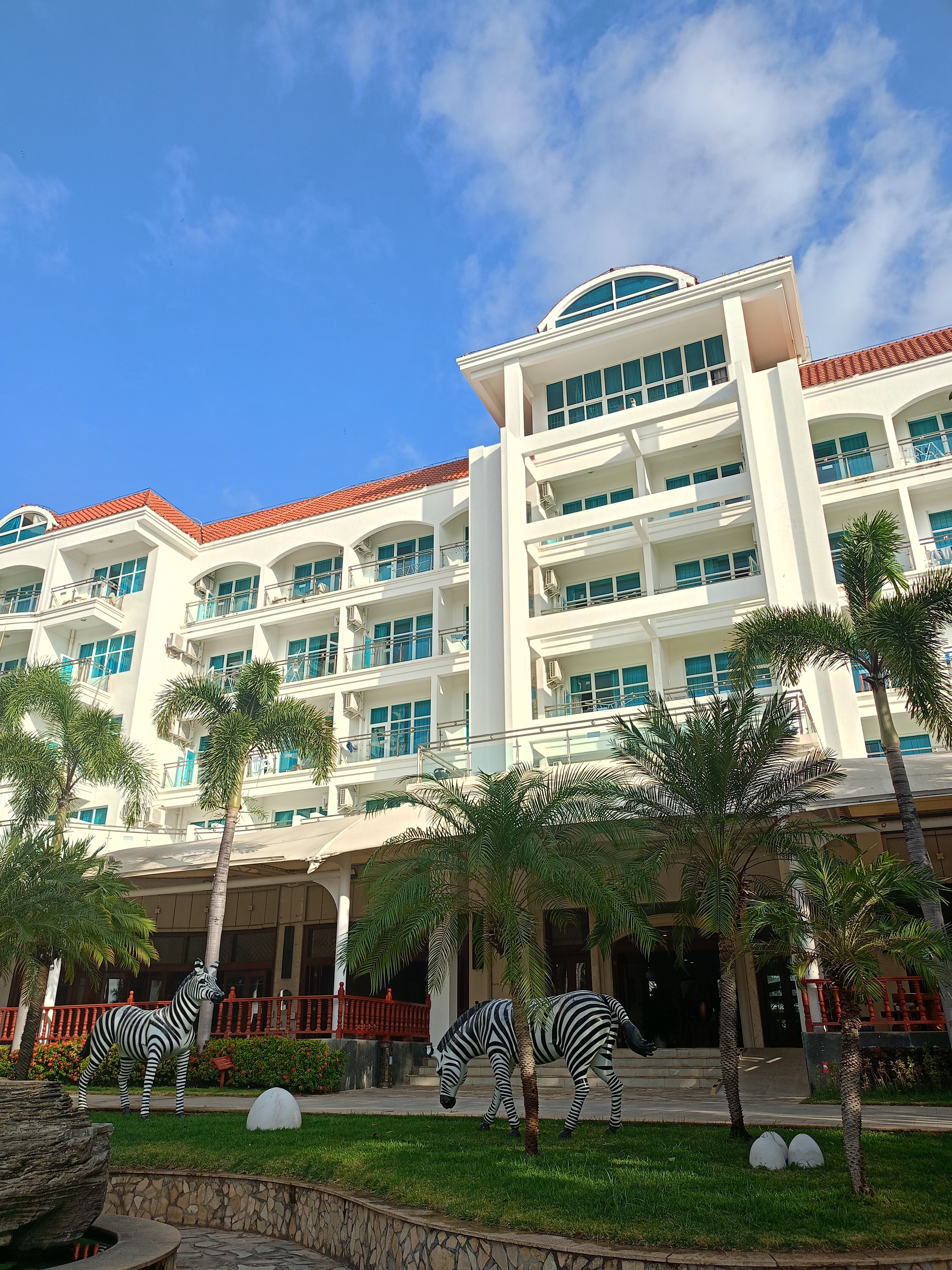 Фото Sanya Huayuan Hot Spring Seaview Resort