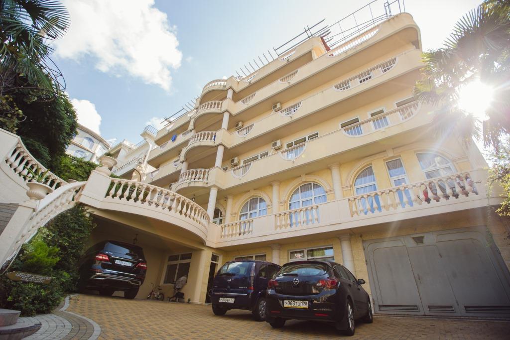 Фото Грейс Наири