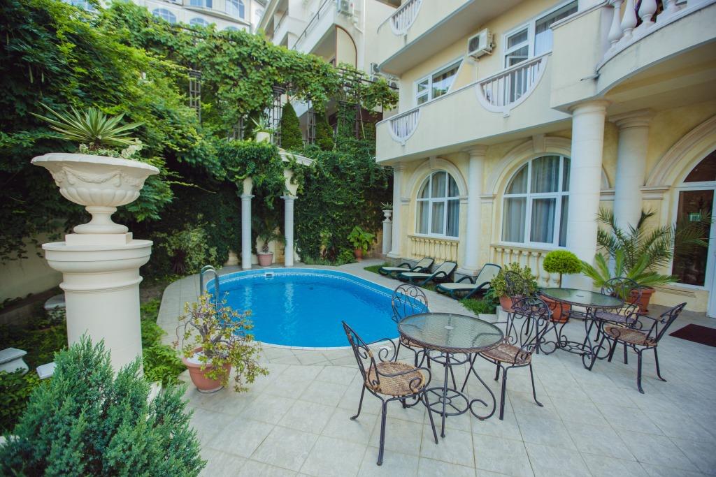 Фото Грейс Наири