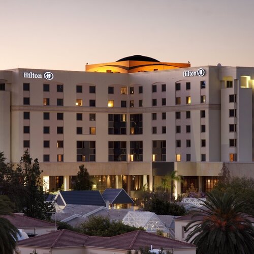 Внешний вид отеля Hilton Sandton в Сандтоне, фото 1