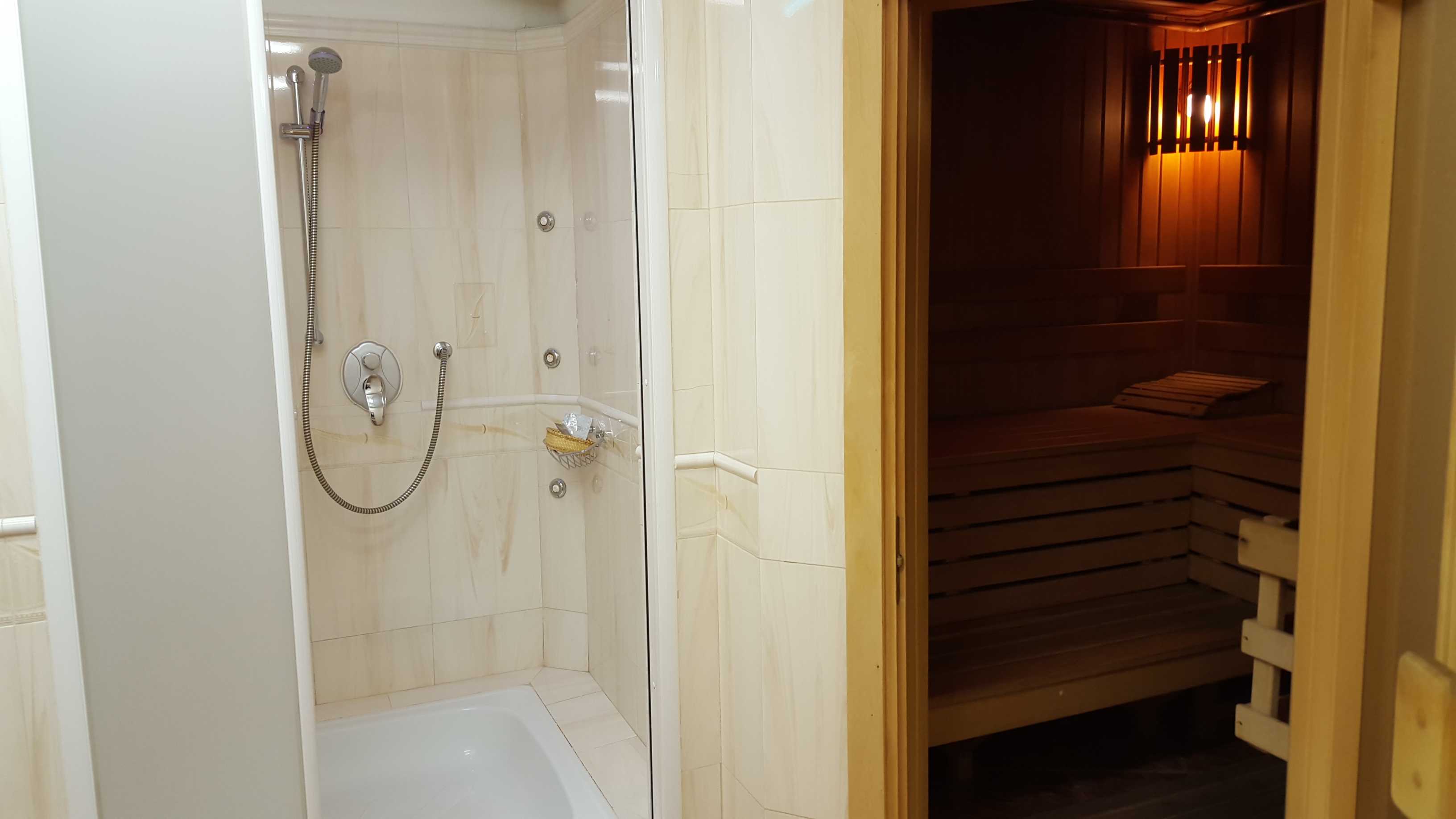 Фото Август