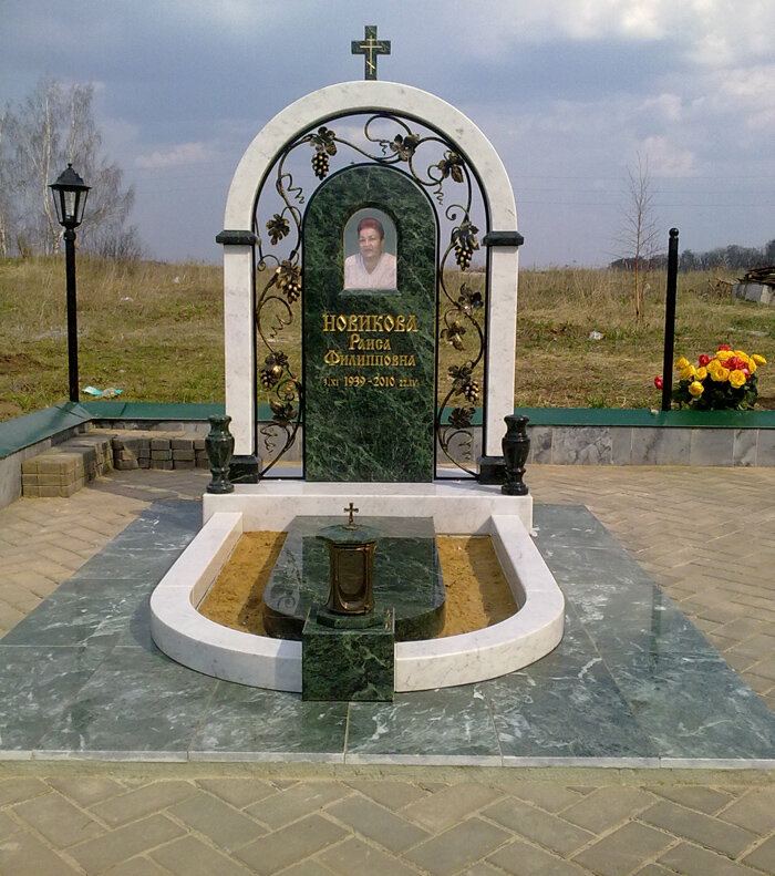 Постройки аптек возле памятников фото