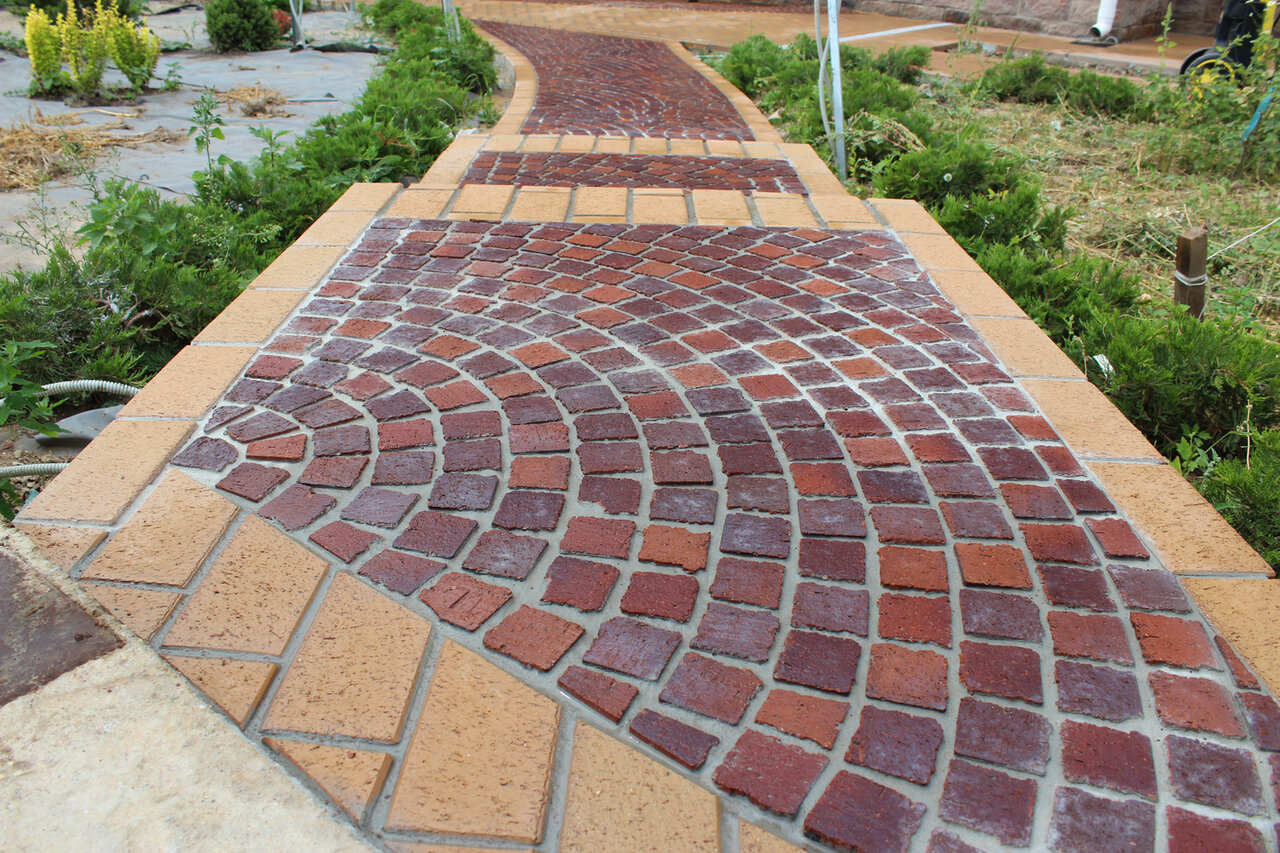 Брусчатка вместо кирпича на стену