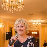 Vedushchaya Svetlana Veselovskaya (ulitsa Cherepova, 87В) ، المضيفون والكوميديون