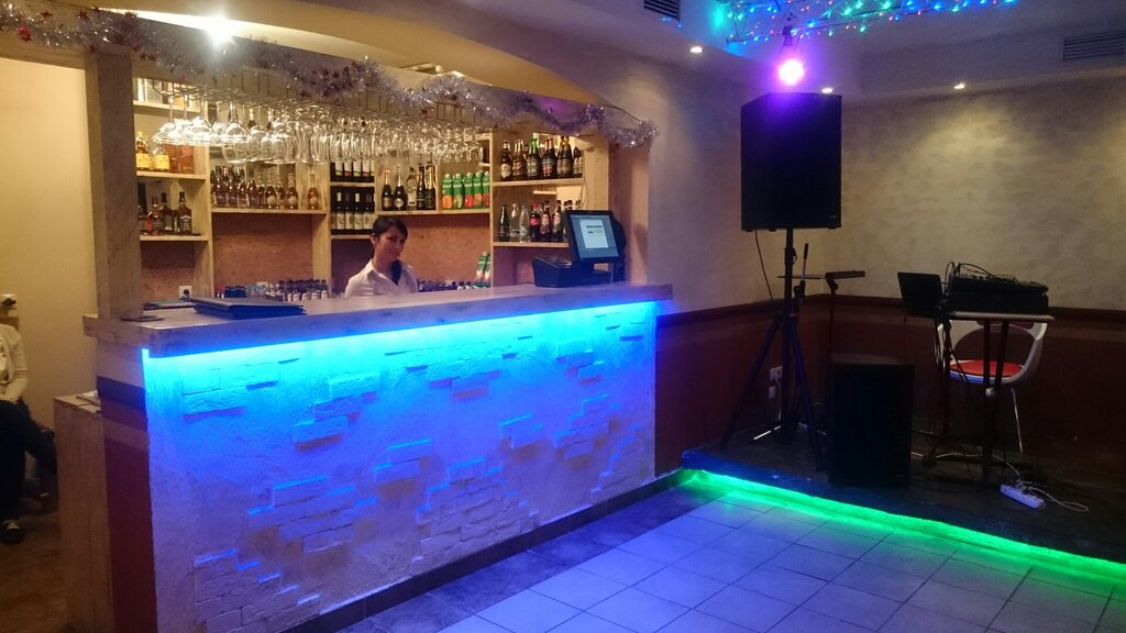 У друзей кафе