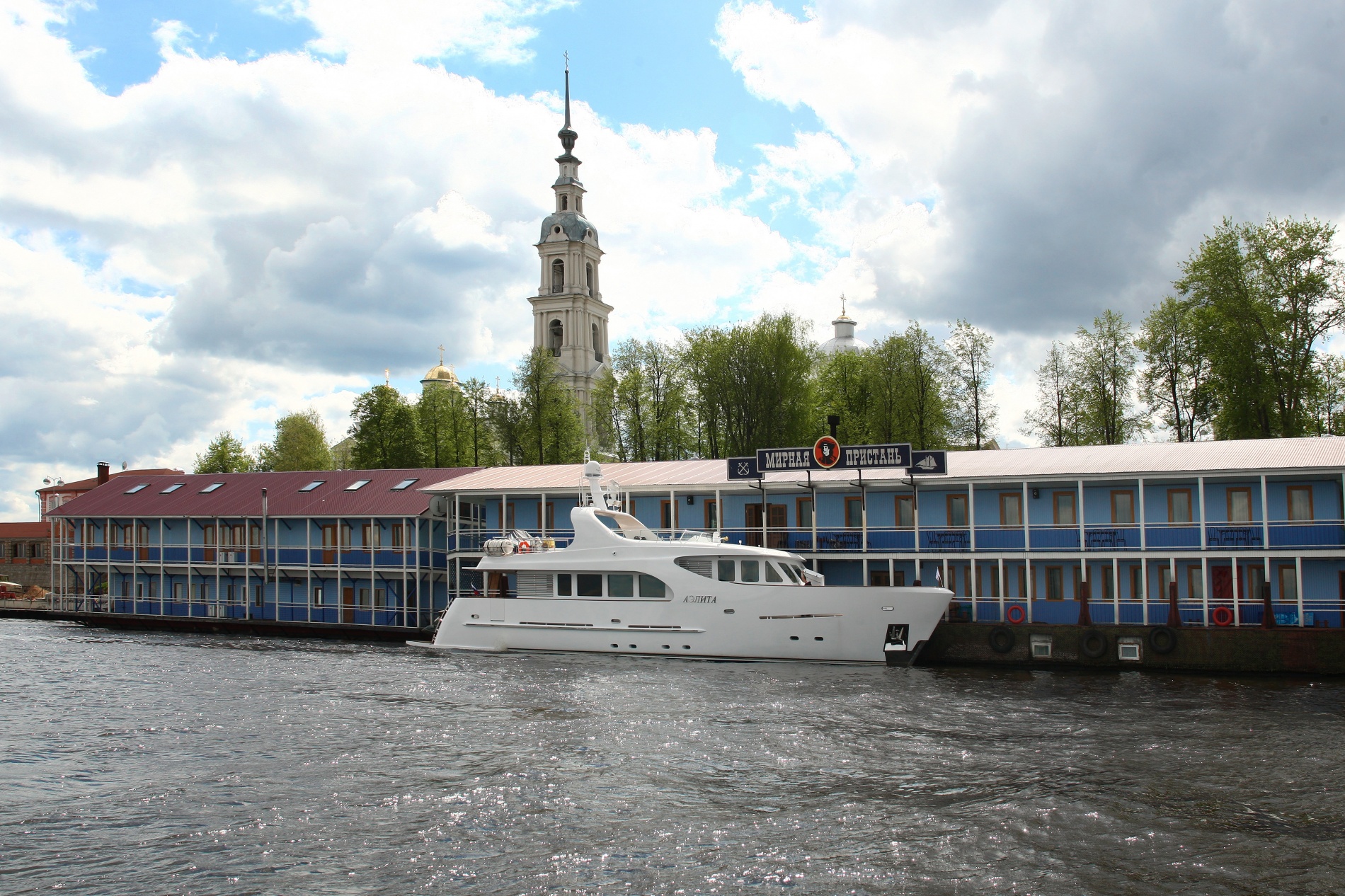 Фото отеля 1