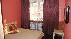 Four rooms (Omsk, mikrorayon Zaozyorny, ulitsa Borodina, 6к1) ، فندق