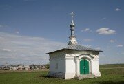 Часовня, памятный крест Часовня Владимира Равноапостольного на Знаменском кладбище, Суздаль, фото