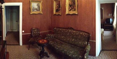 Фото Ист Вест