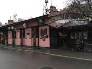 Bar Maydan (vulytsia Yevhena Sverstiuka, 2), bar, pub