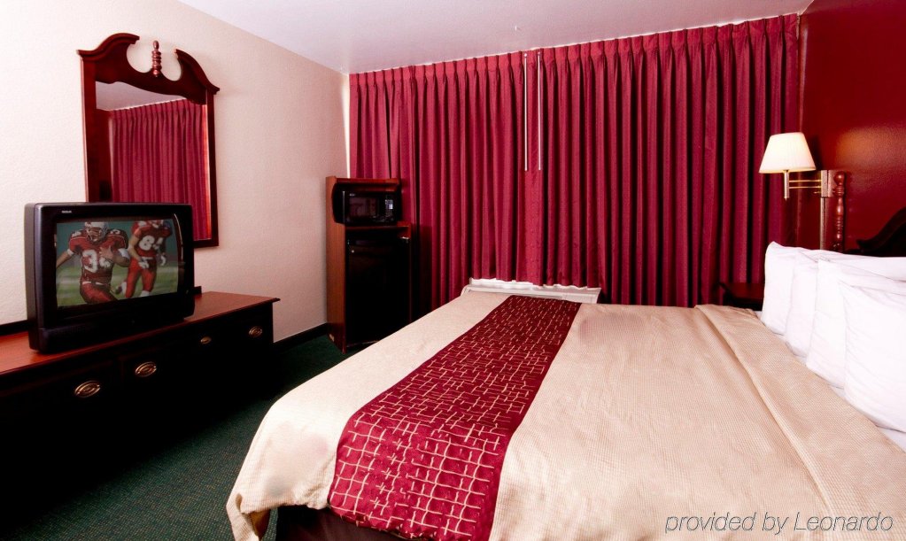 Фото Red Roof Inn & Conference Center Lubbock