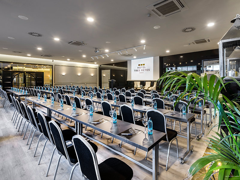 Фото Hotel Tres Reyes Pamplona