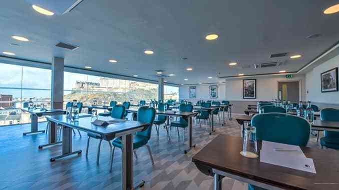 Фото DoubleTree by Hilton Edinburgh City Centre