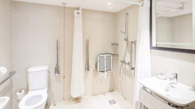 Фото DoubleTree by Hilton Edinburgh City Centre