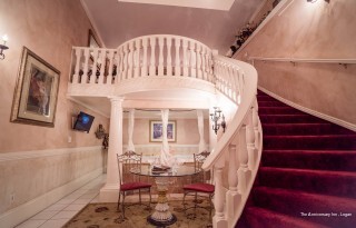 Фото The Anniversary Inn Logan