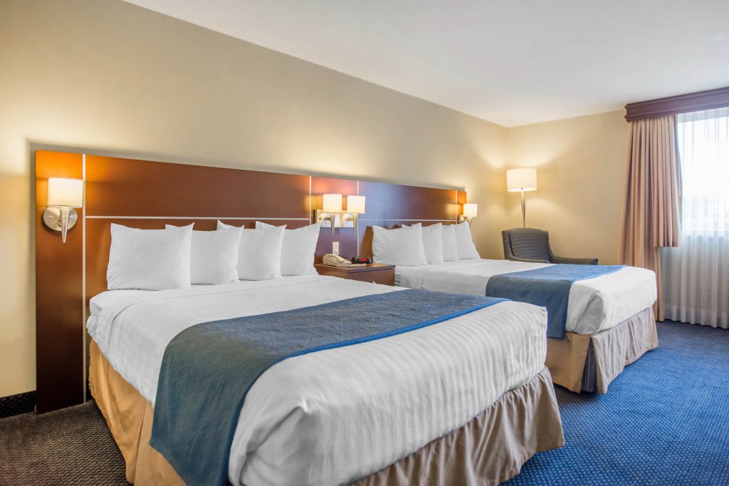 Фото Quality Inn & Suites Brossard