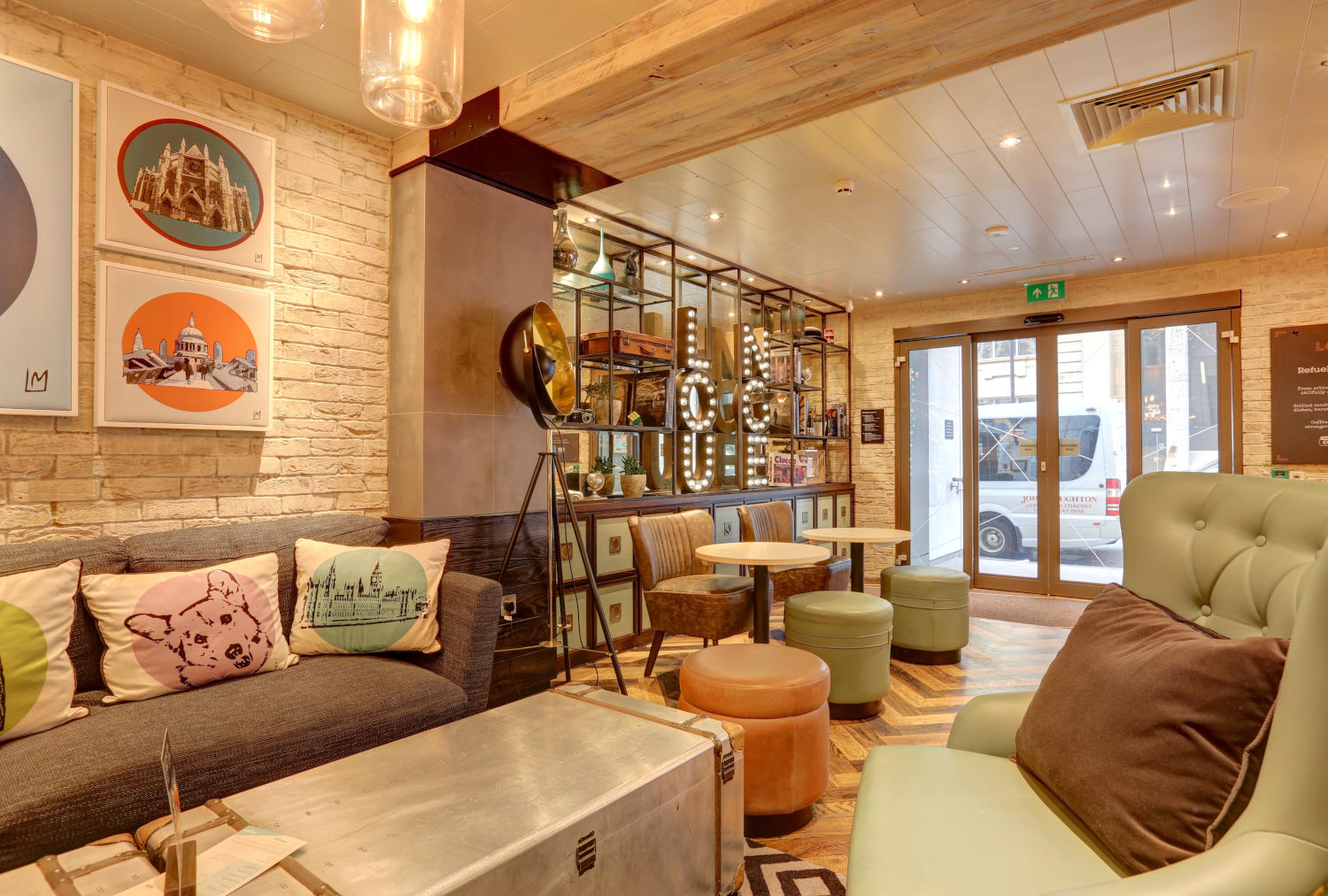 Фото Hub by Premier Inn London Westminster Abbey Hotel