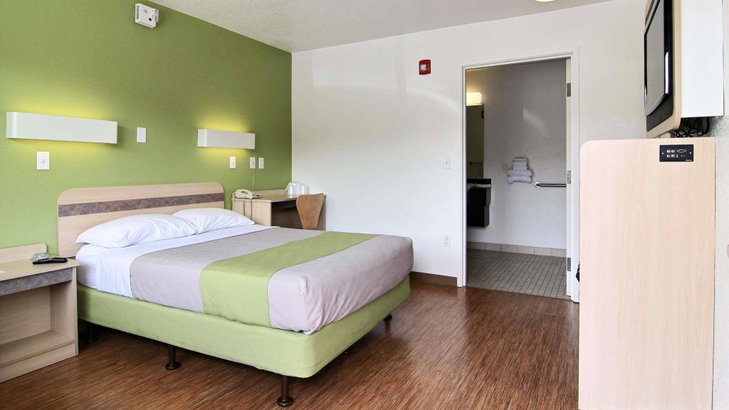 Фото Crowne Plaza Albuquerque