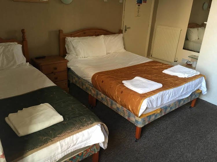 Фото The Glen Guest House