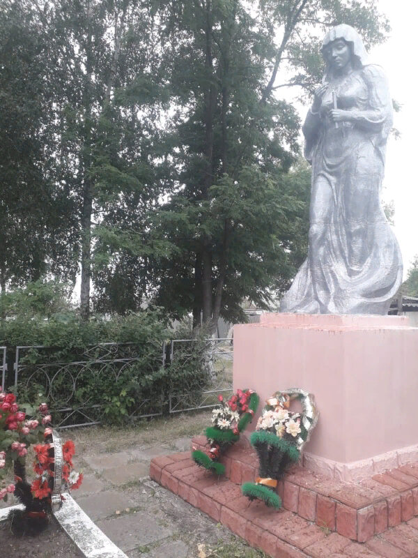 Памятник, мемориал Братская могила воинов Советской Армии, погибших в феврале 1943 г., Курская область, фото