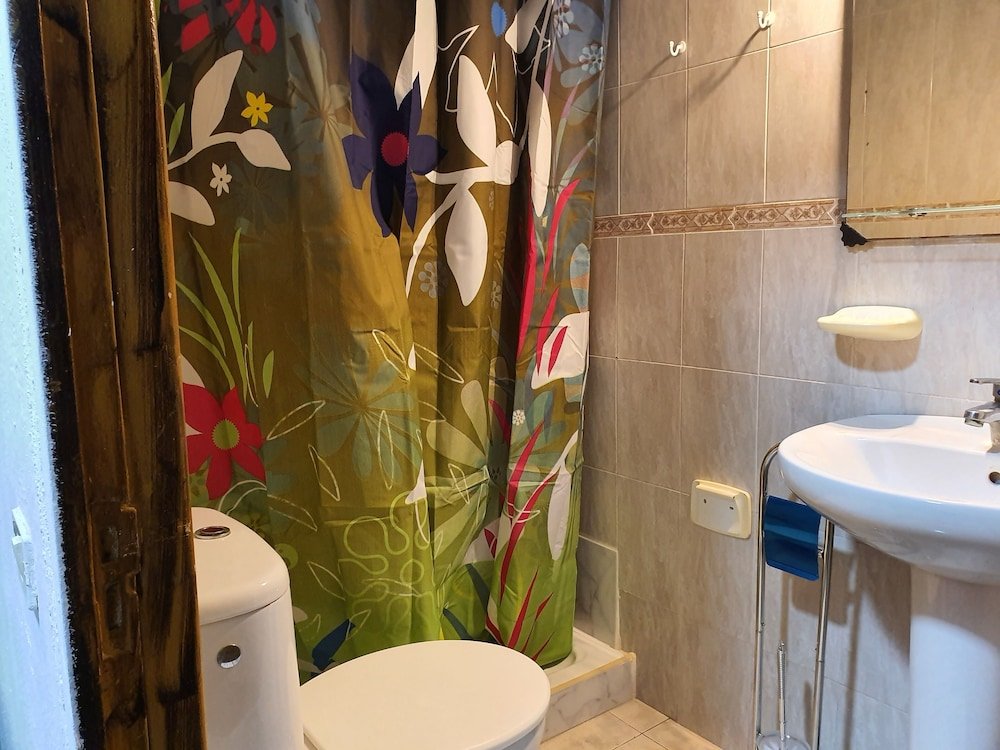 Фото Low Cost Room Plaza de Hierro IV