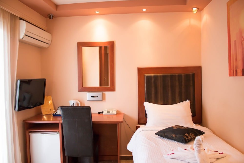 Фото Americana Hotel