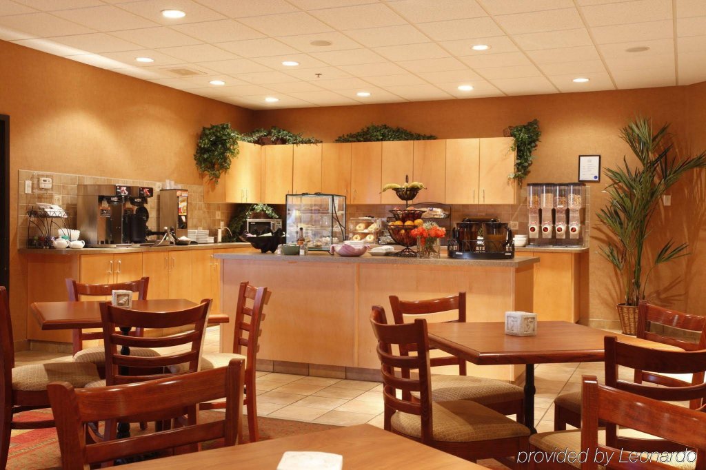 Фото Pomeroy Inn and Suites Chetwynd