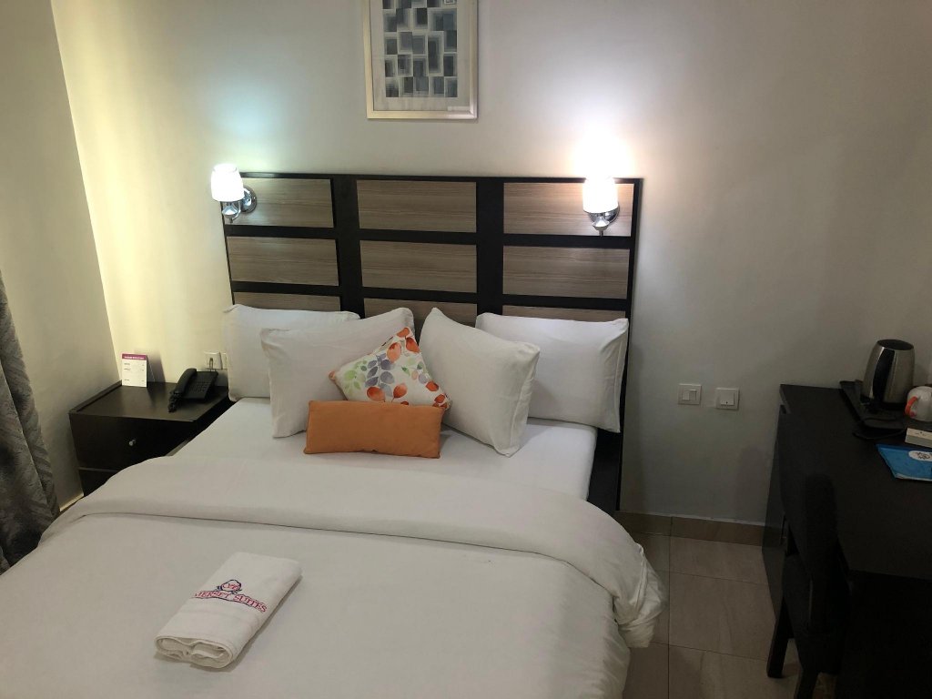 Фото Somerset Suites